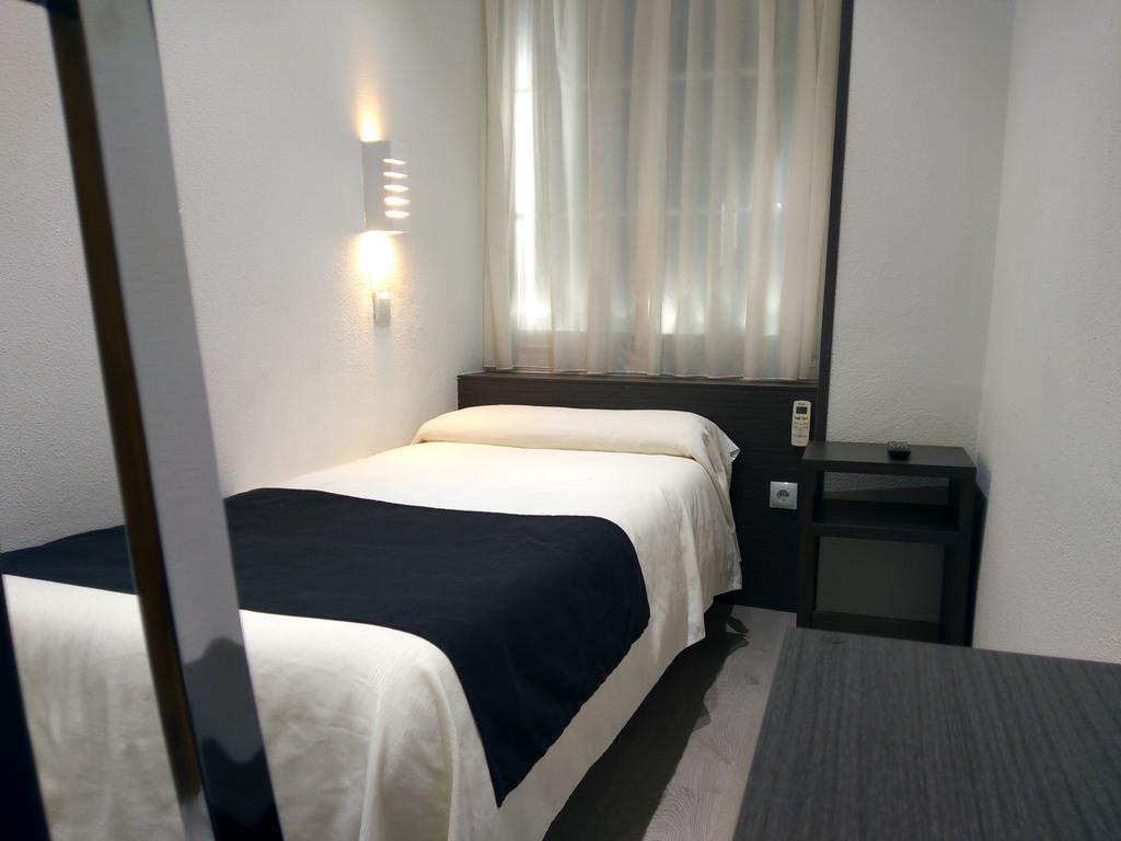 Hostal Dona Isabel Majadahonda Dış mekan fotoğraf